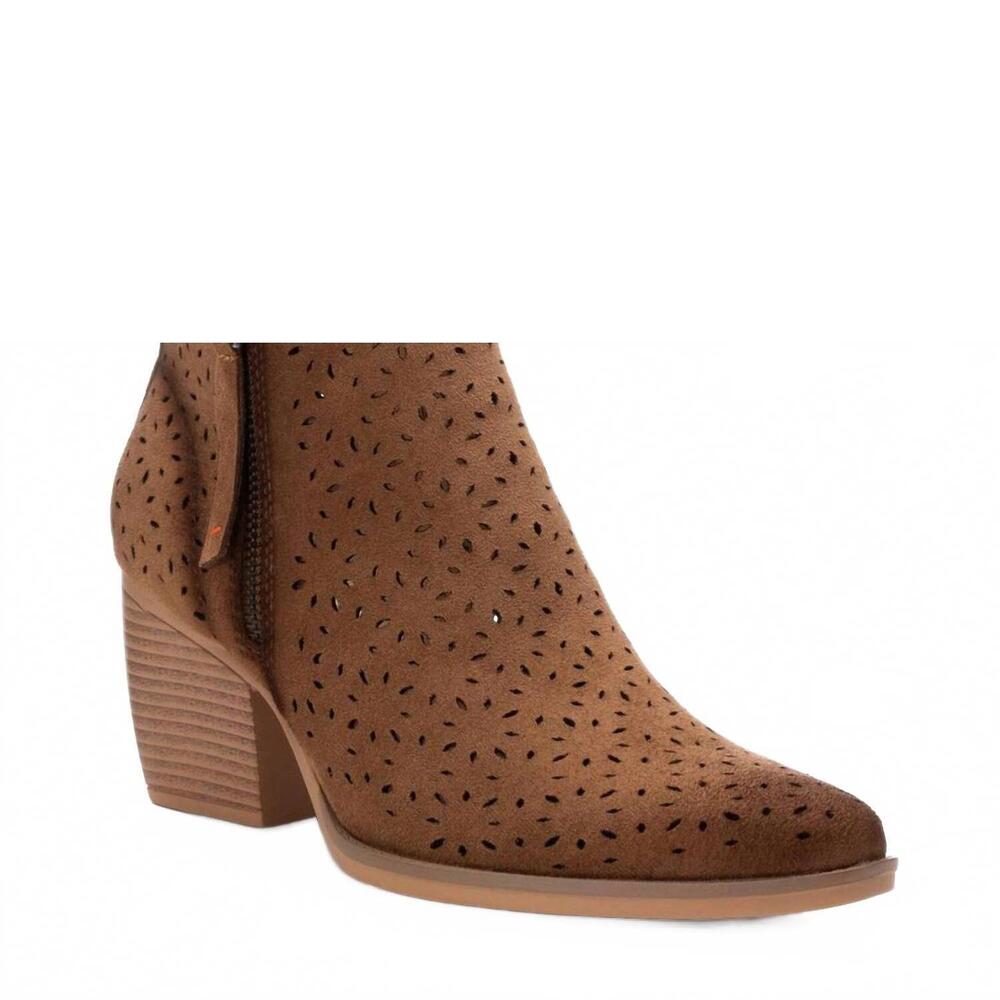 NEW XTI women's leather ankle booties in taupe